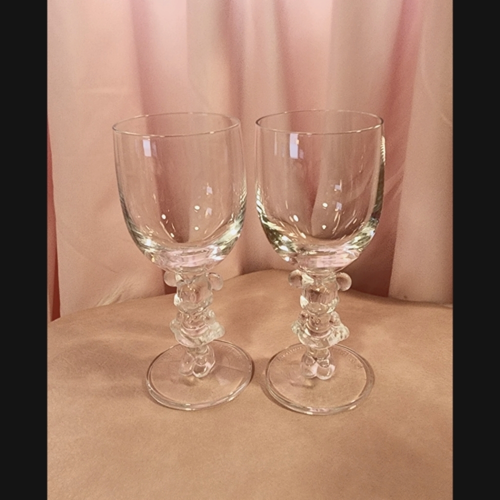 Walt Disney Vintage Minnie Mouse Wine Glasses - a set of 2.
